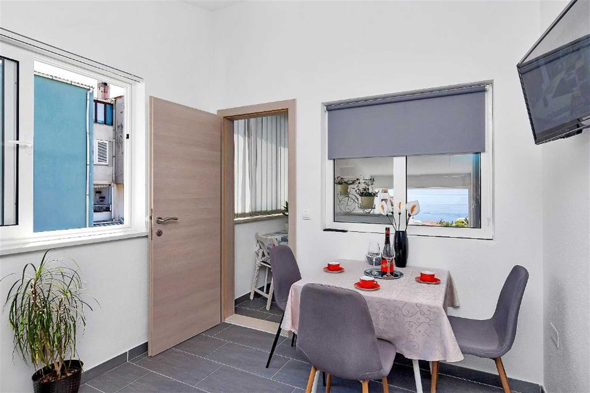 Four Milestone Apartment