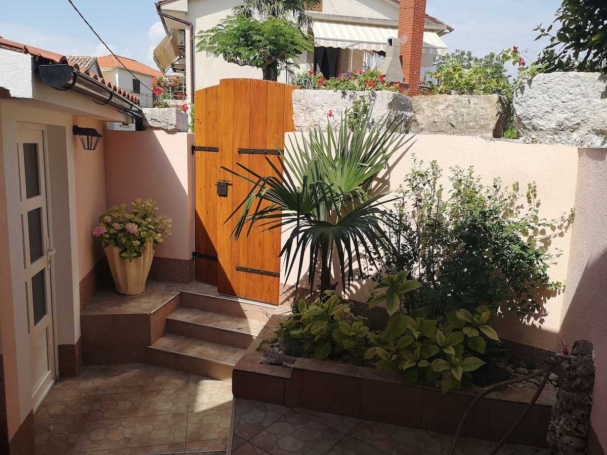 Apartment Ticak (60255-A1)