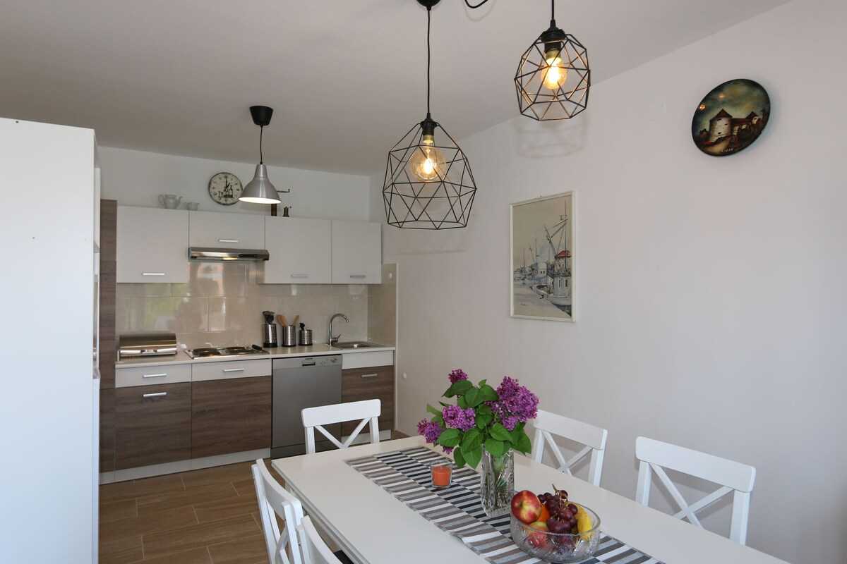 House Val (10039-K1)