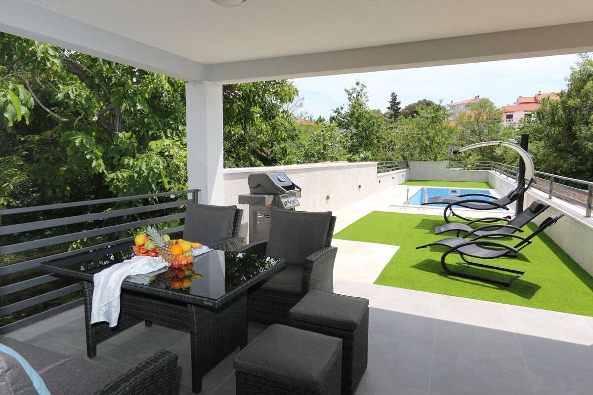 House Anika (10069-K1)