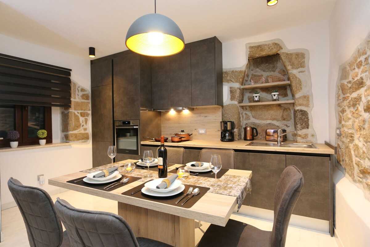 House Anika (10069-K1)