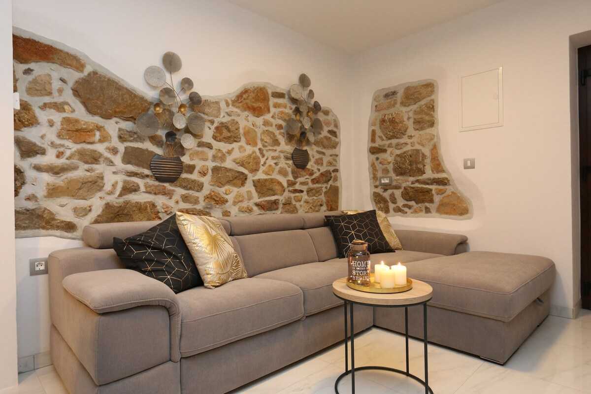 House Anika (10069-K1)