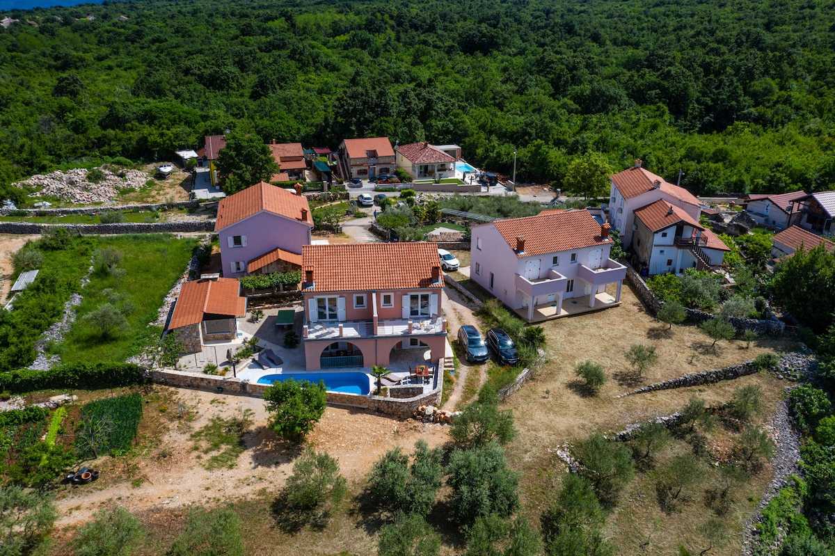 House Mali Raj (10068-K1)