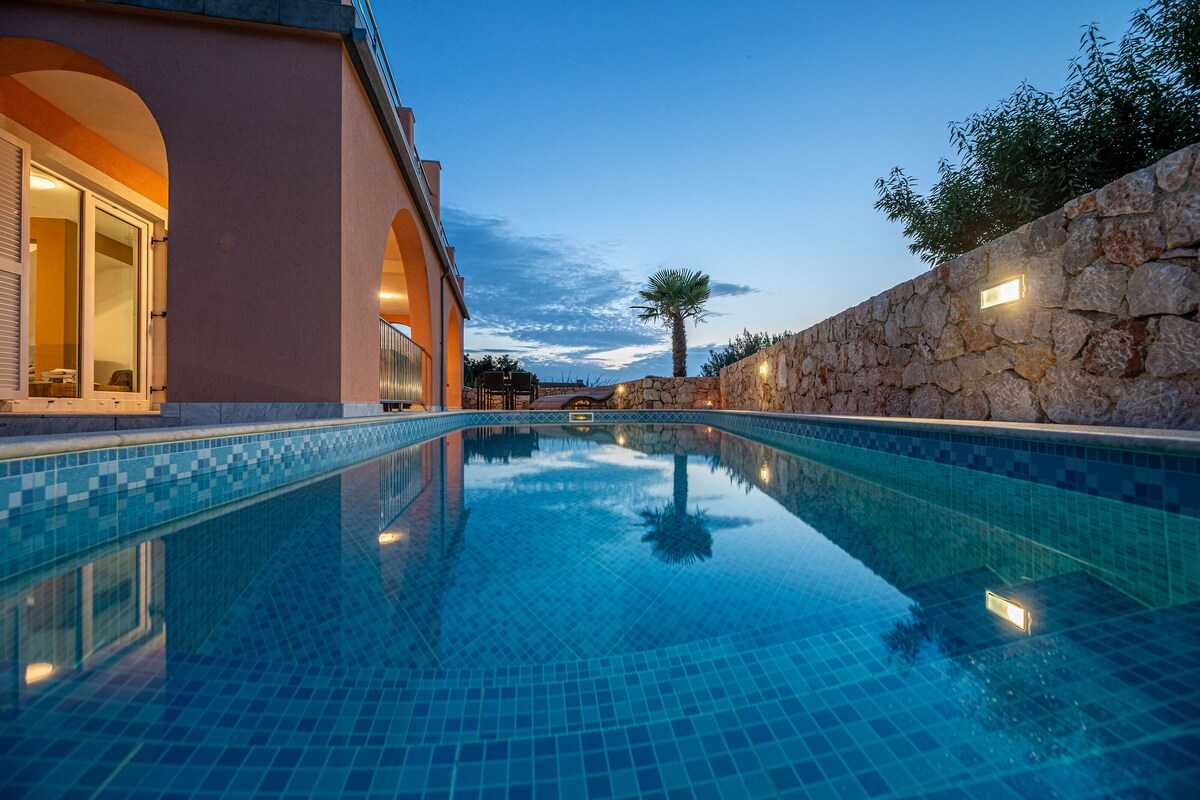 House Mali Raj (10068-K1)