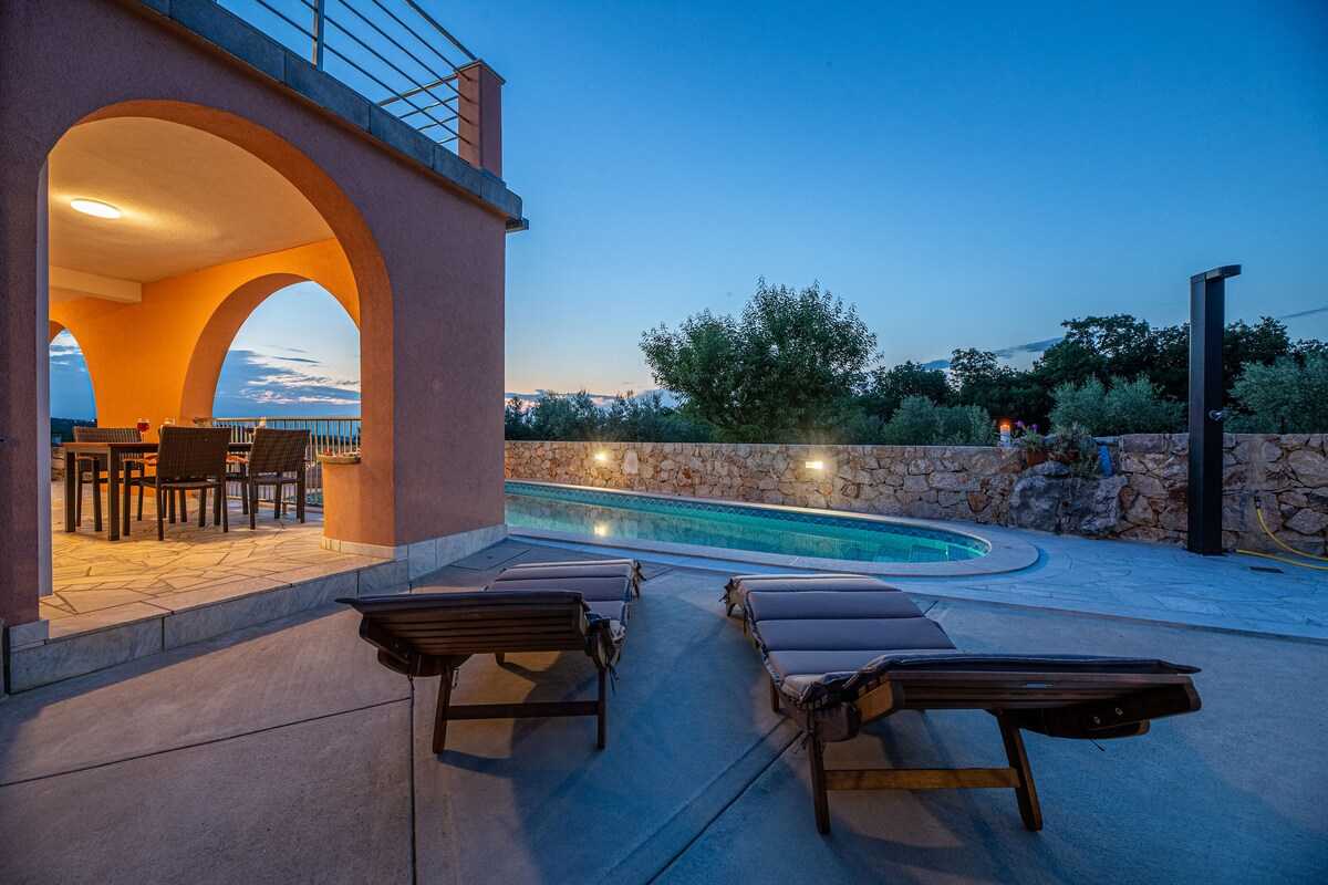 House Mali Raj (10068-K1)
