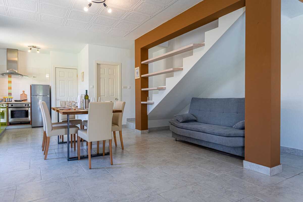 House Mali Raj (10068-K1)
