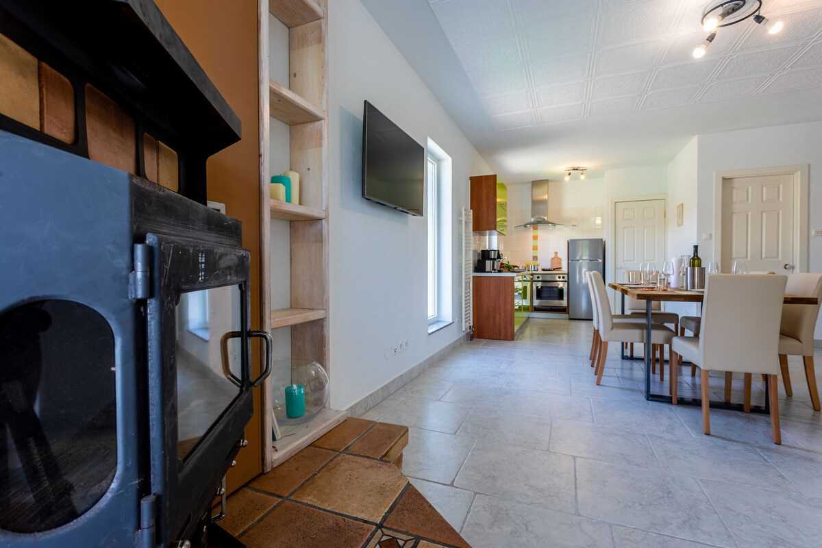 House Mali Raj (10068-K1)