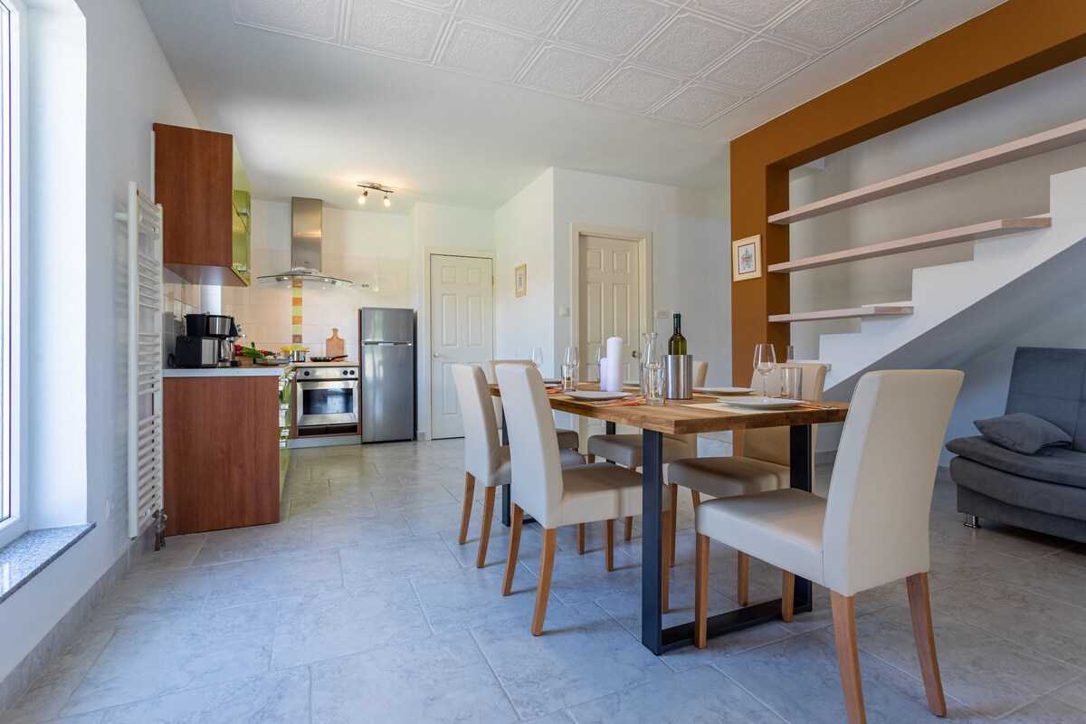 House Mali Raj (10068-K1)