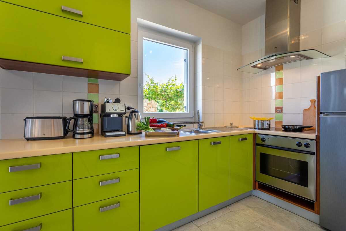 House Mali Raj (10068-K1)
