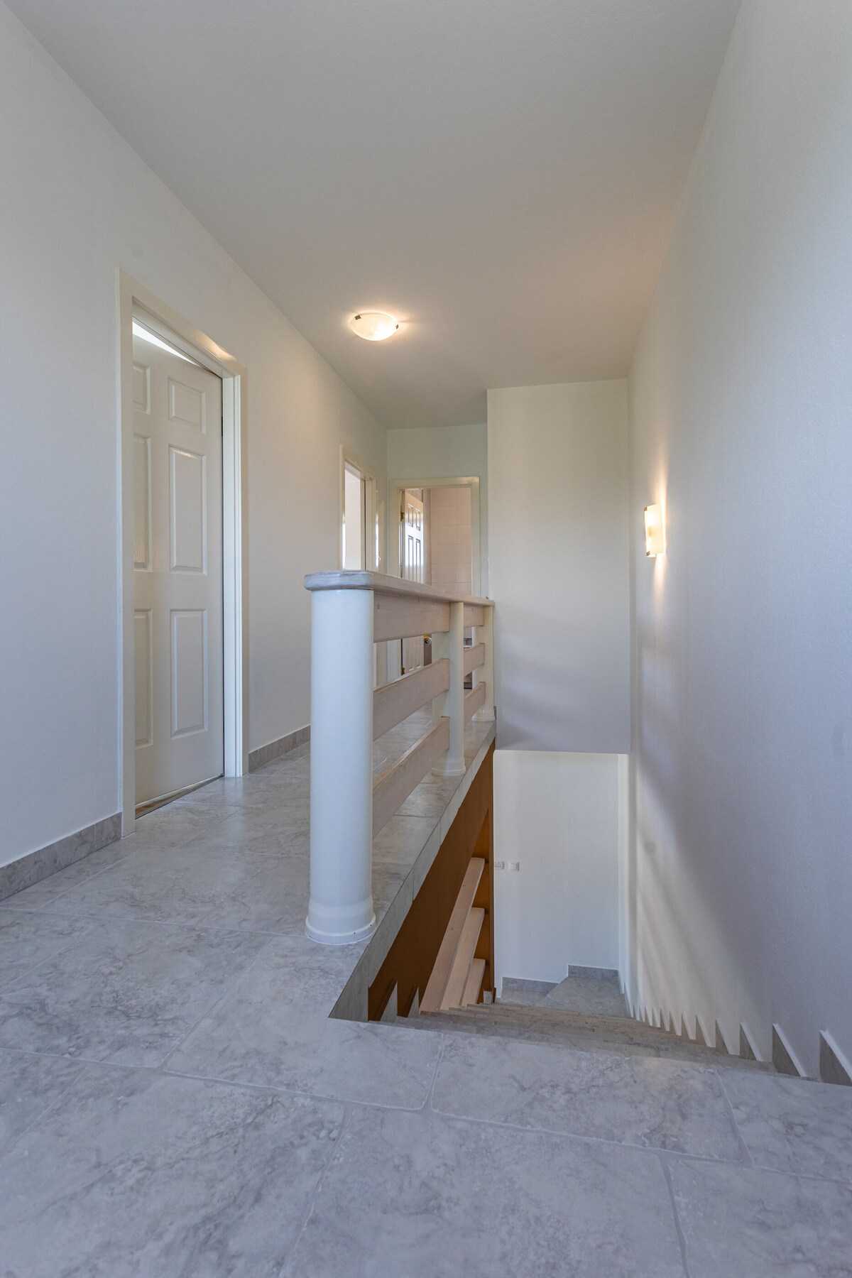 House Mali Raj (10068-K1)