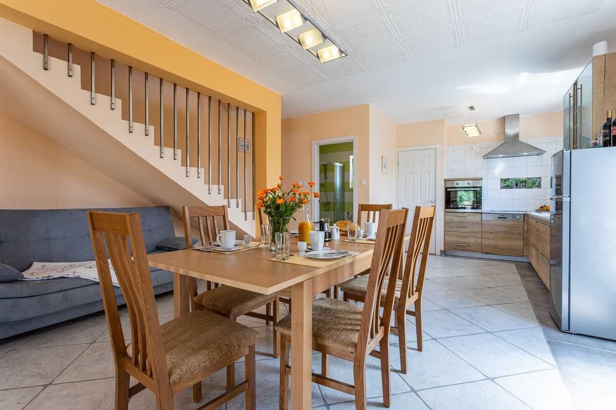 House Mali Raj (10068-K1)