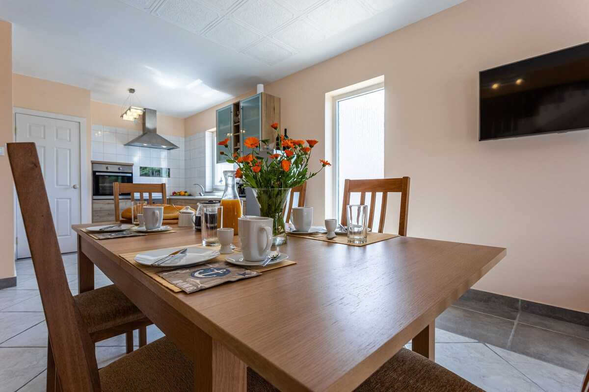 House Mali Raj (10068-K1)