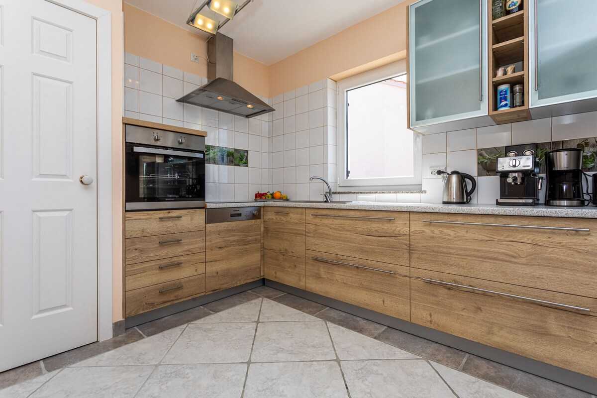House Mali Raj (10068-K1)