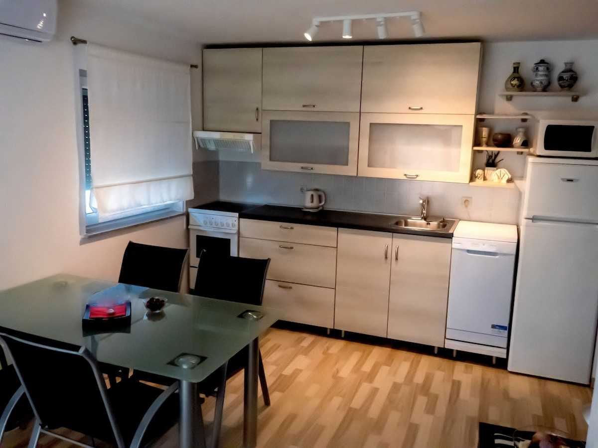 Apartment Dado (49856-A1)