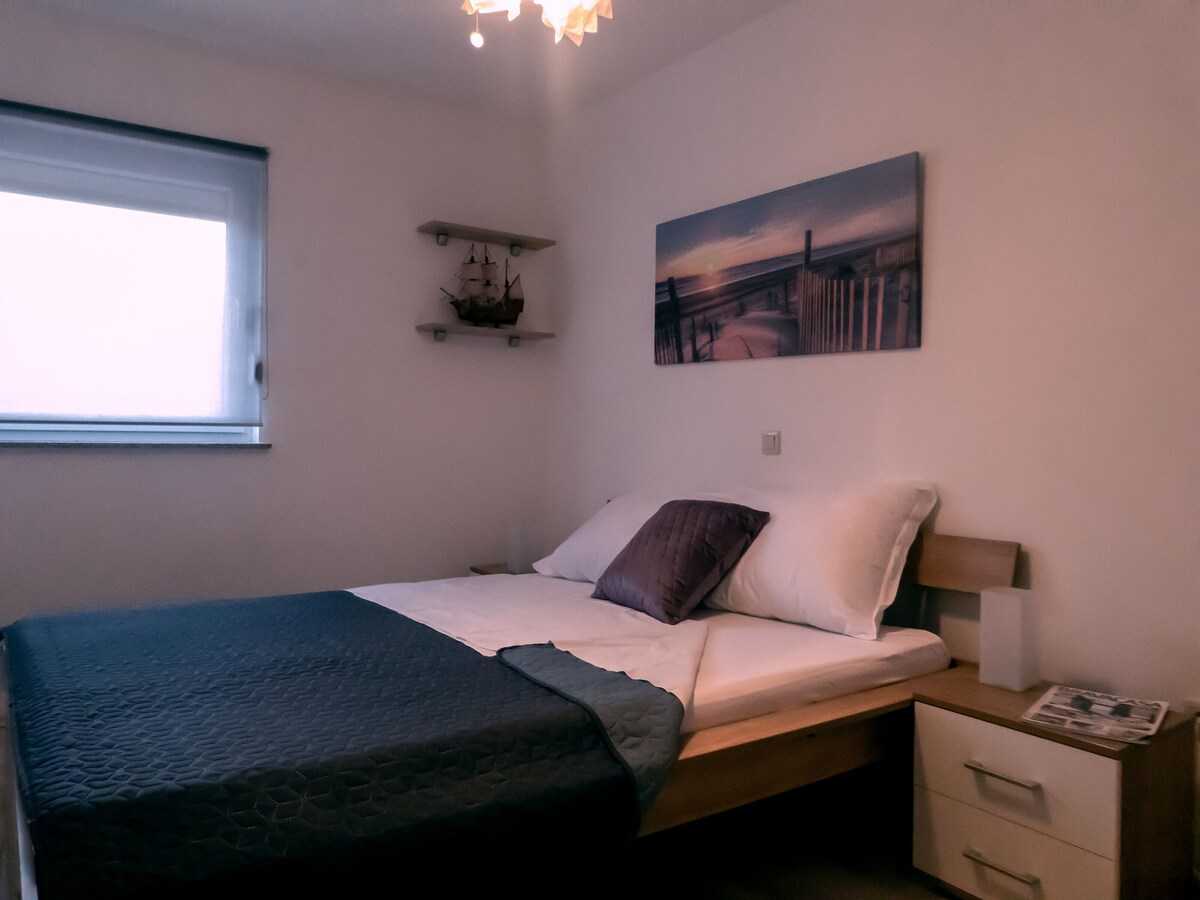 Apartment Dado (49856-A1)