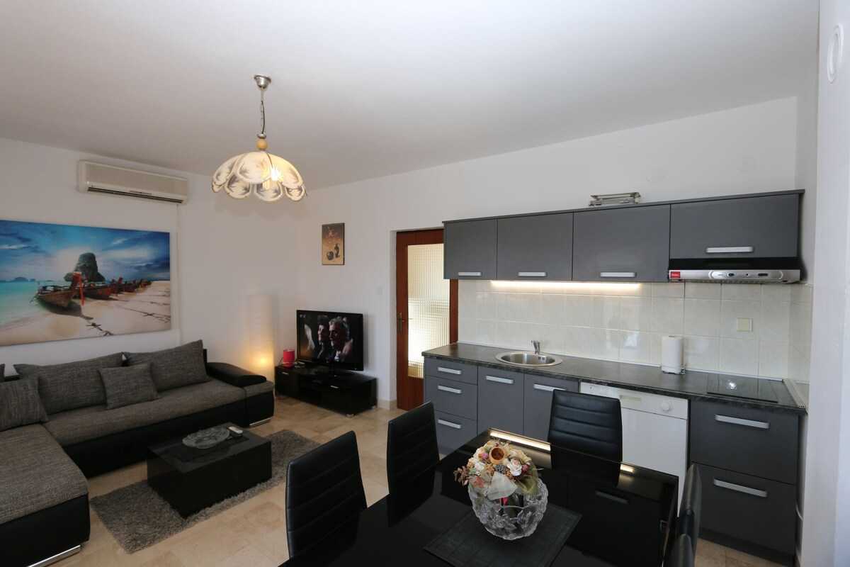 Apartment Lidija (60243-A2)