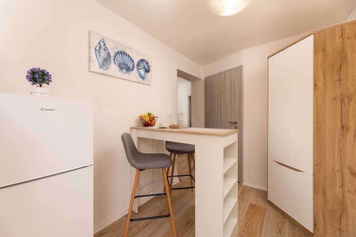 Apartment - Vugrin - ( 60245-A2 ) Citrus B2