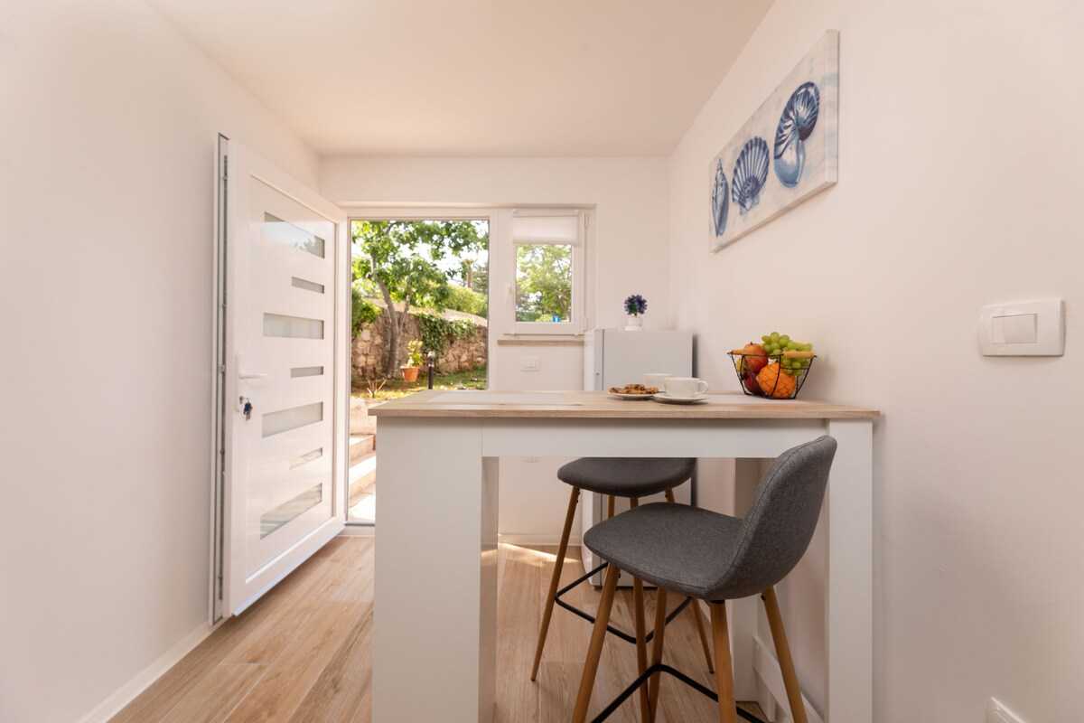 Apartment - Vugrin - ( 60245-A2 ) Citrus B2