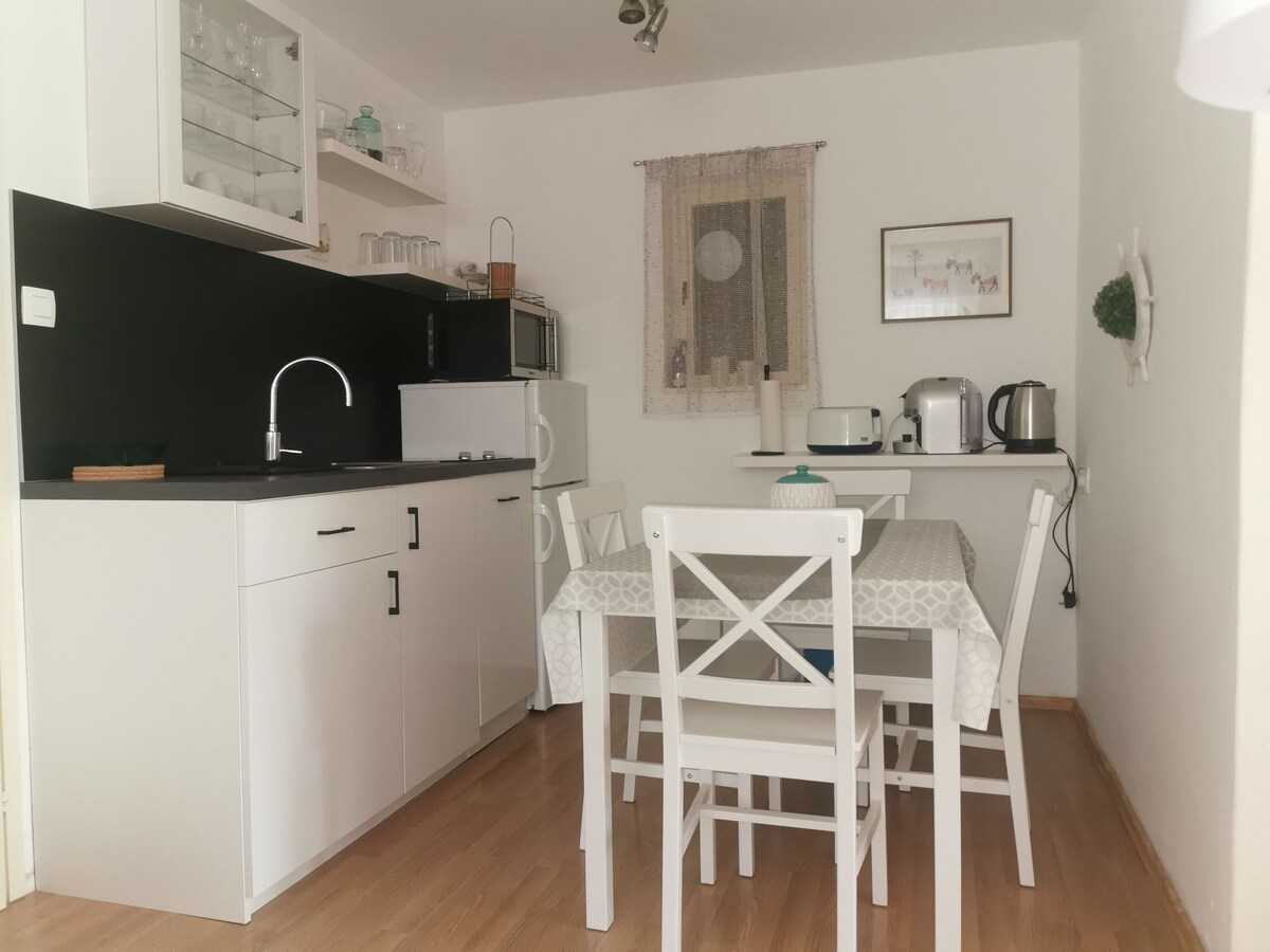 Apartment Park (93978-A1)