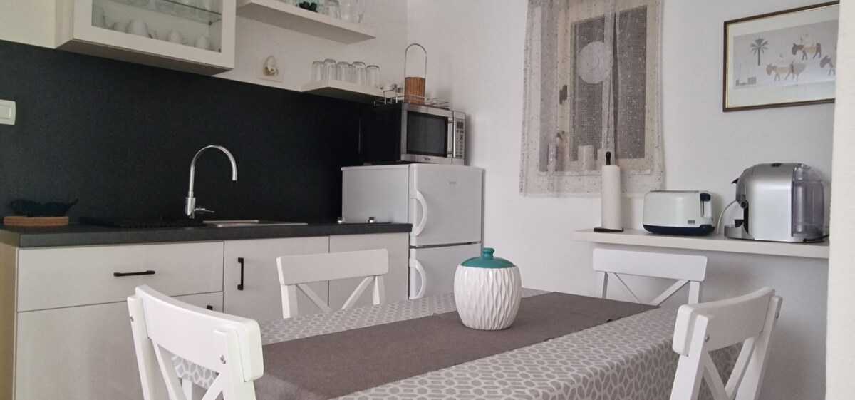 Apartment Park (93978-A1)