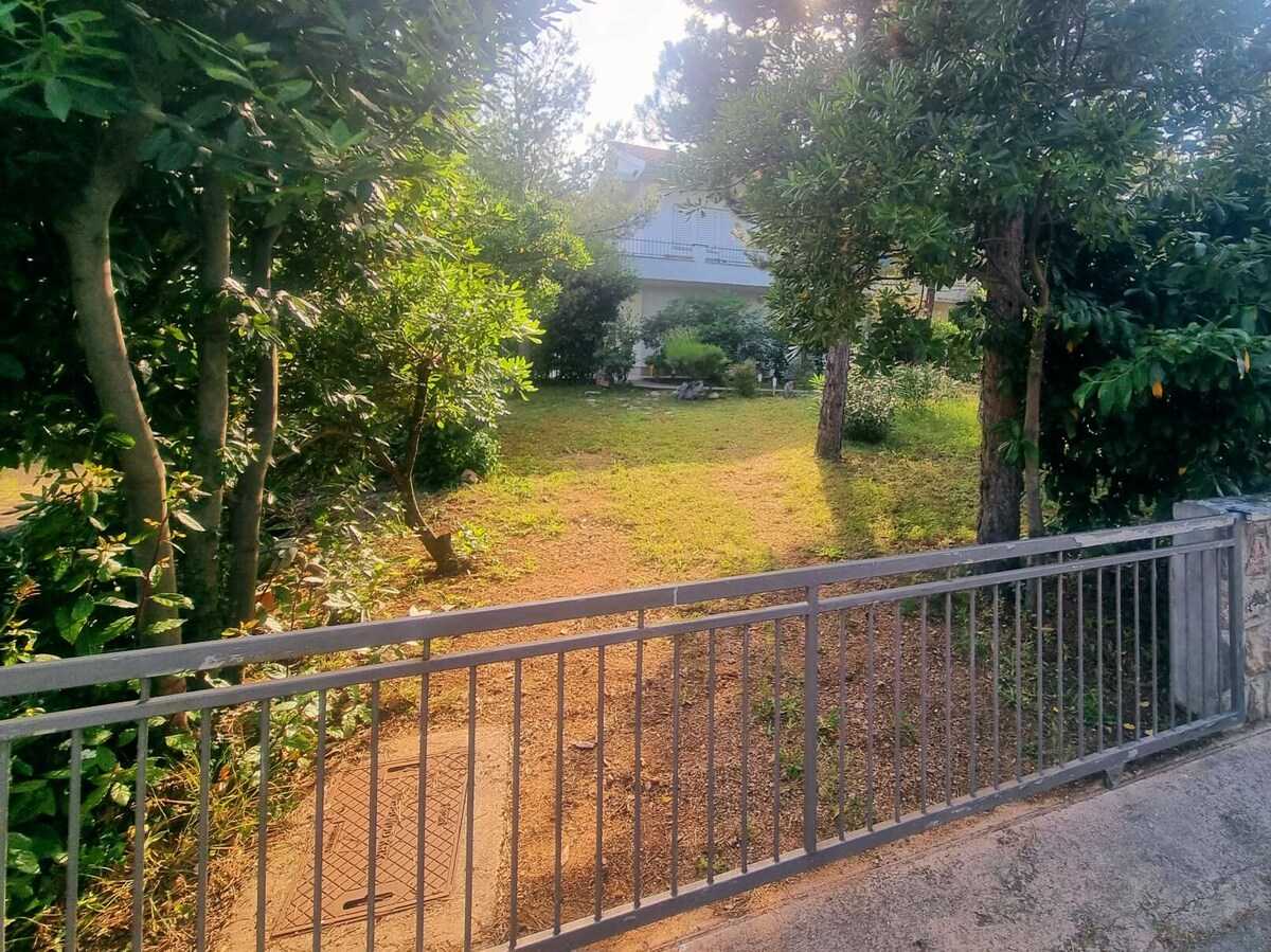Apartment Park (93978-A1)