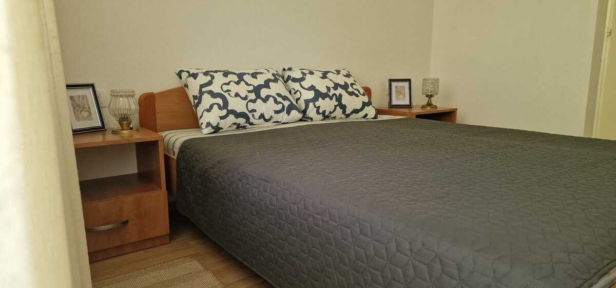 Apartment Park (93978-A1)