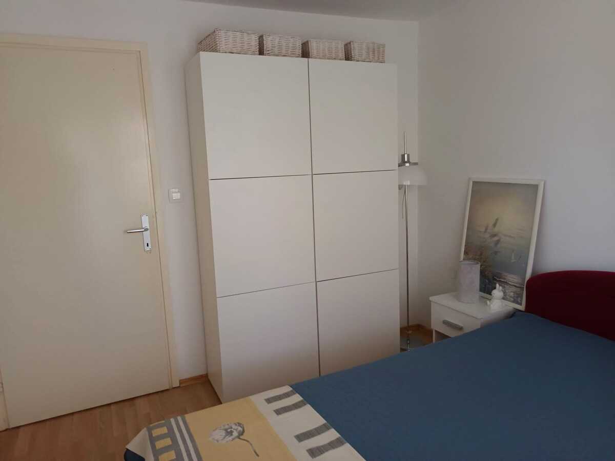 Apartment Park (93978-A1)