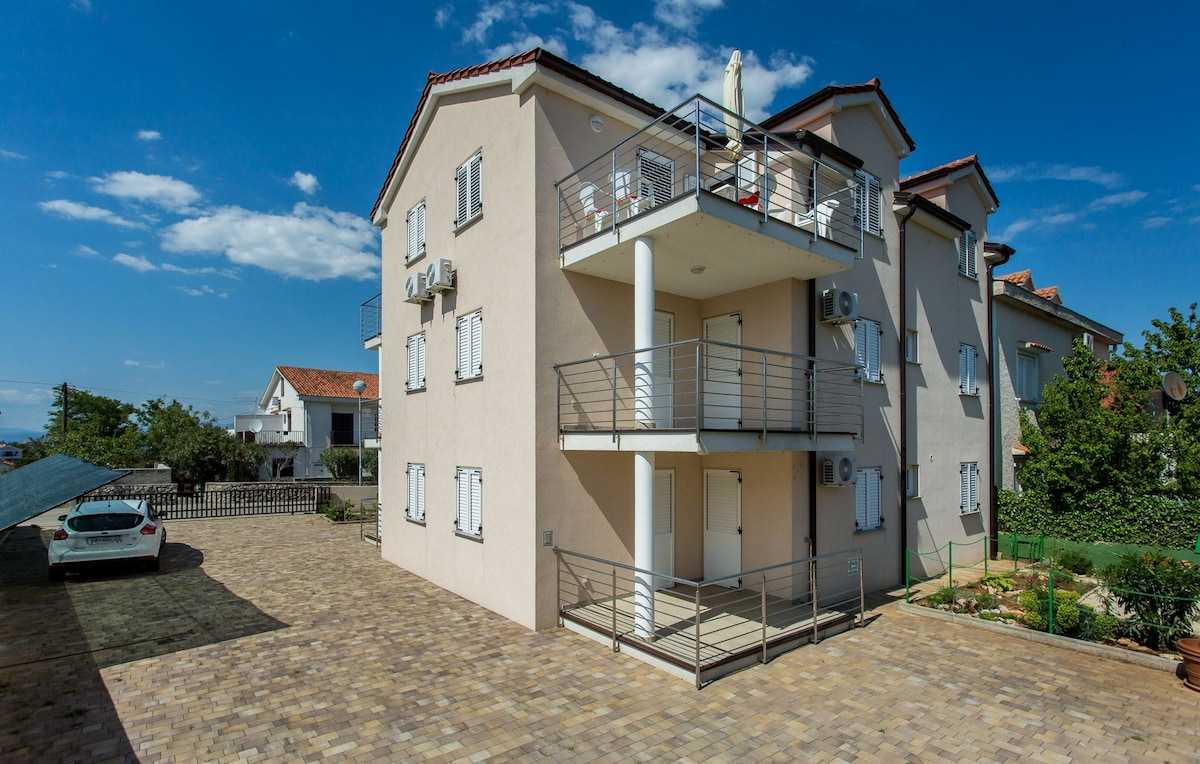 Apartment Laštro Nives (86117-A1)