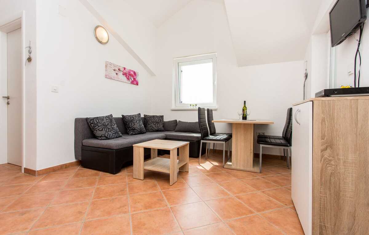 Apartment Laštro Nives (86117-A1)