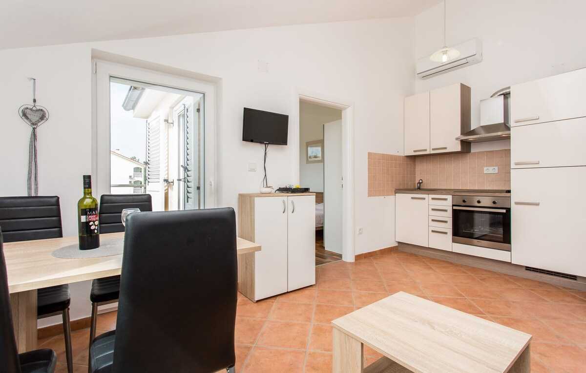 Apartment Laštro Nives (86117-A1)