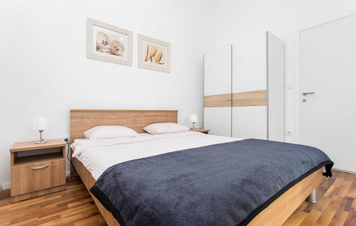 Apartment Laštro Nives (86117-A1)