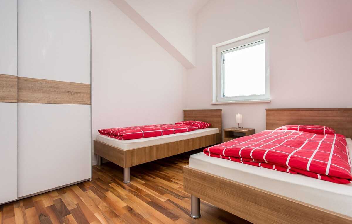 Apartment Laštro Nives (86117-A1)