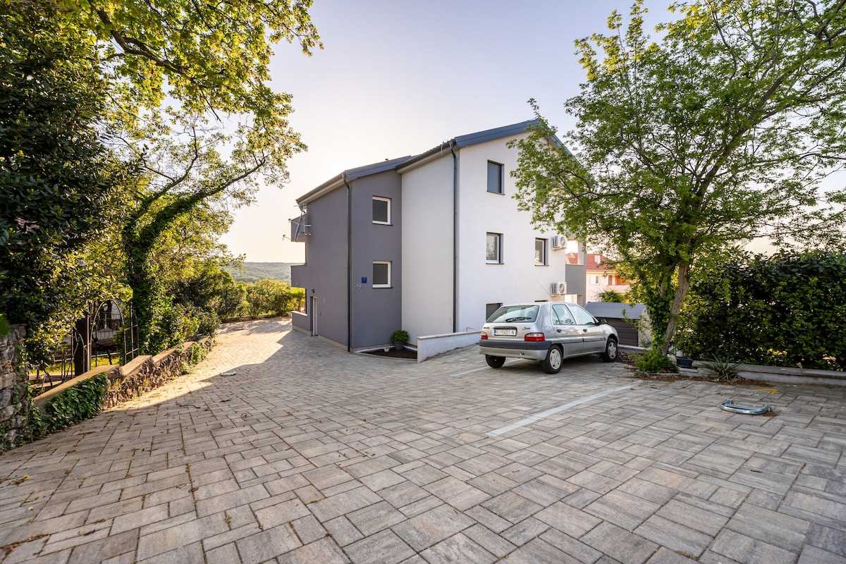 Apartment Grasa (10048-A1)