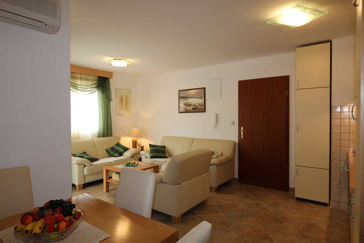 Apartment Bensak (10036-A1)