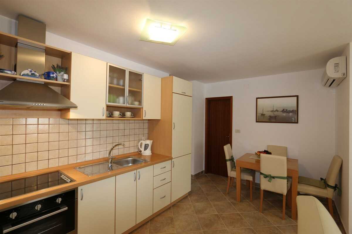 Apartment Bensak (10036-A1)