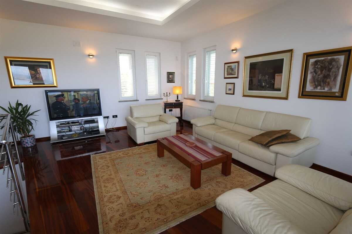 House Tripalo (10074-K1)