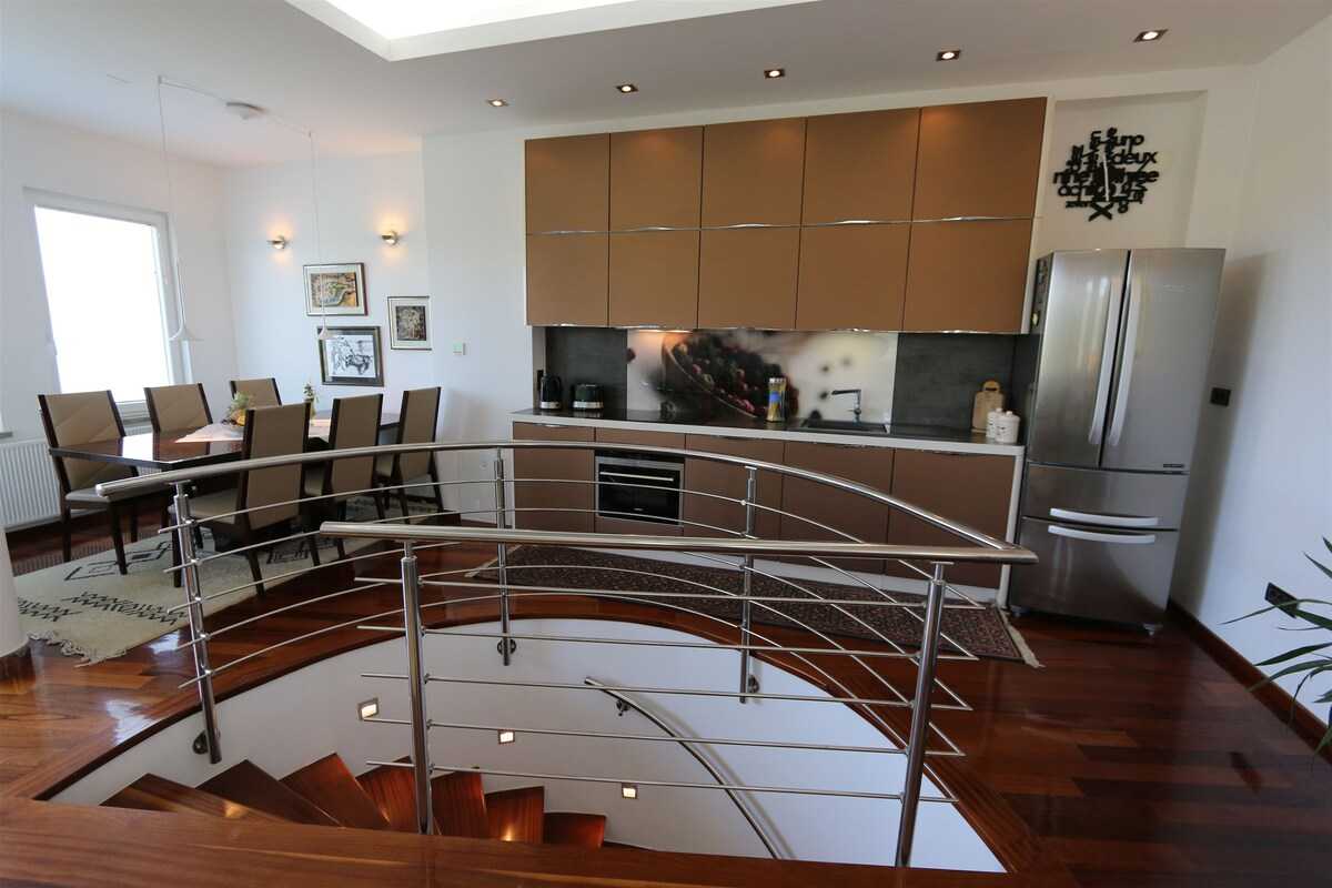 House Tripalo (10074-K1)