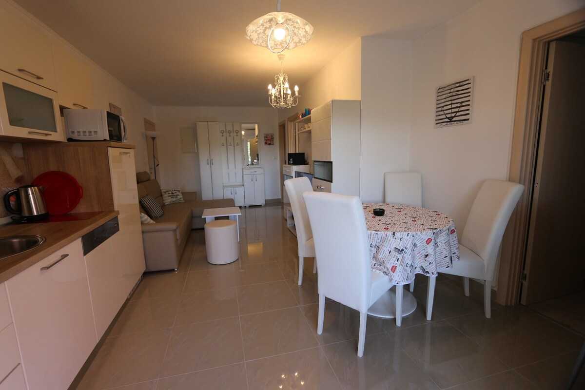 Apartment Saramandic (49858-A1)