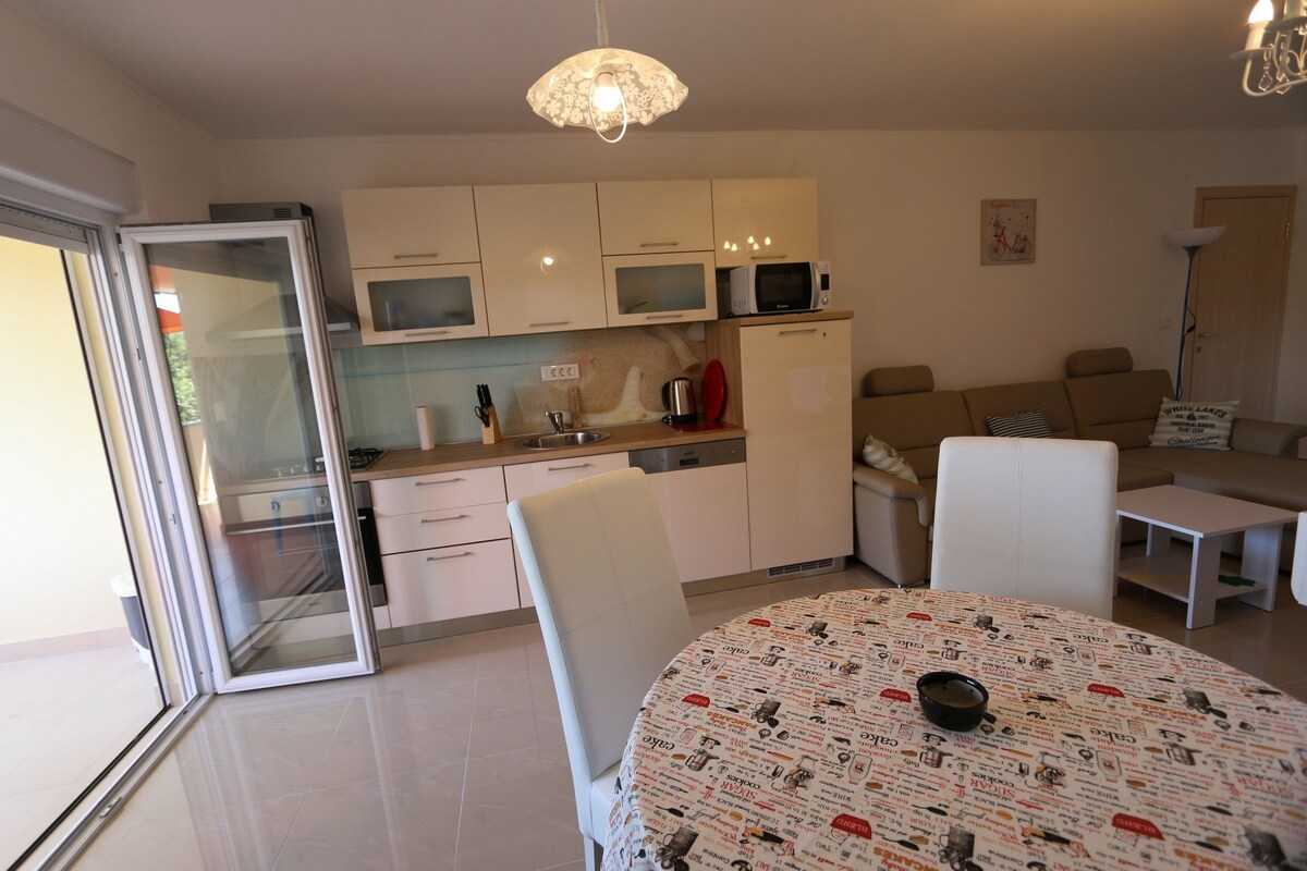 Apartment Saramandic (49858-A1)