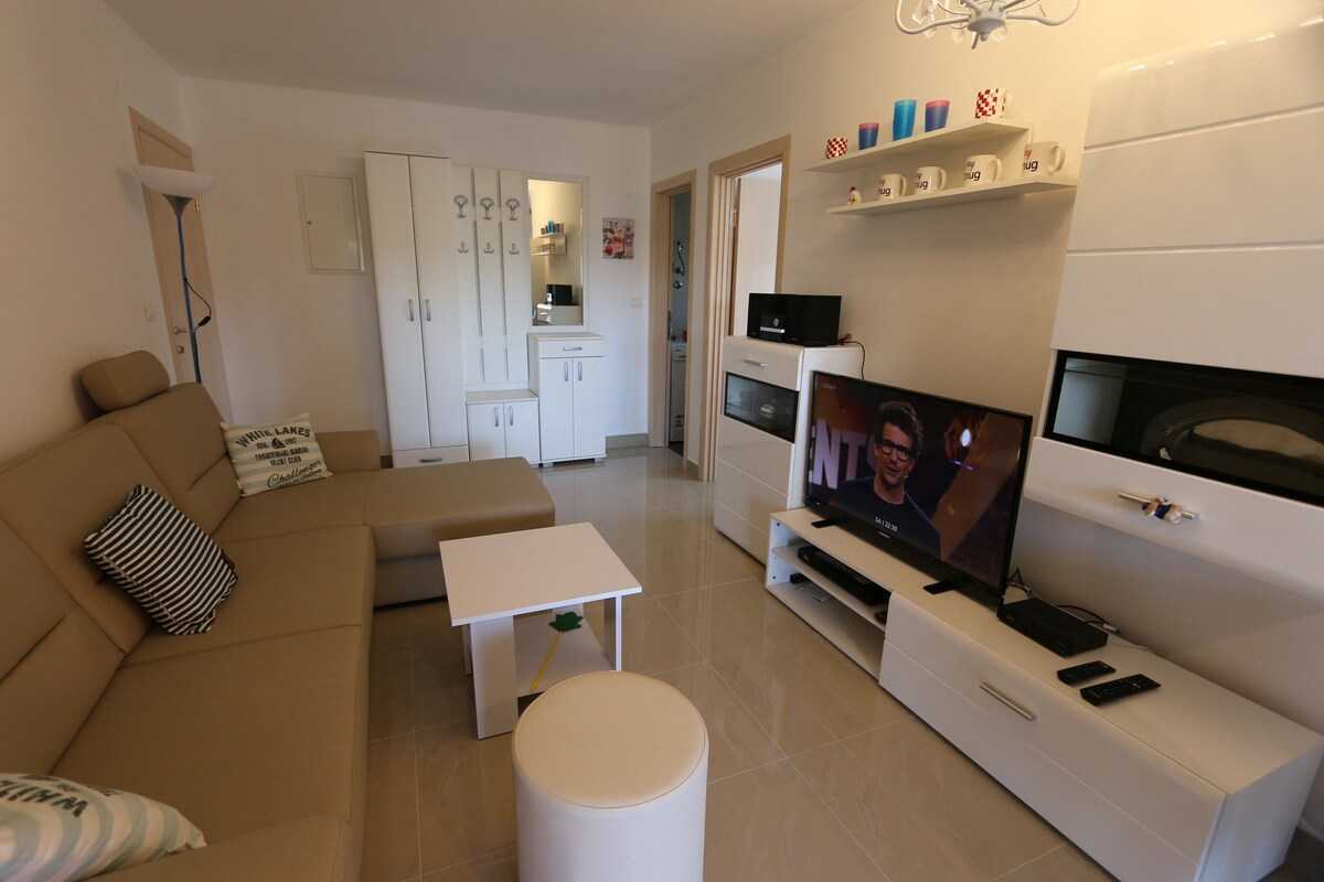 Apartment Saramandic (49858-A1)