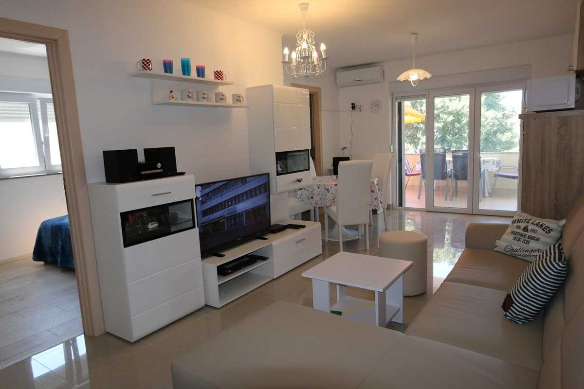 Apartment Saramandic (49858-A1)