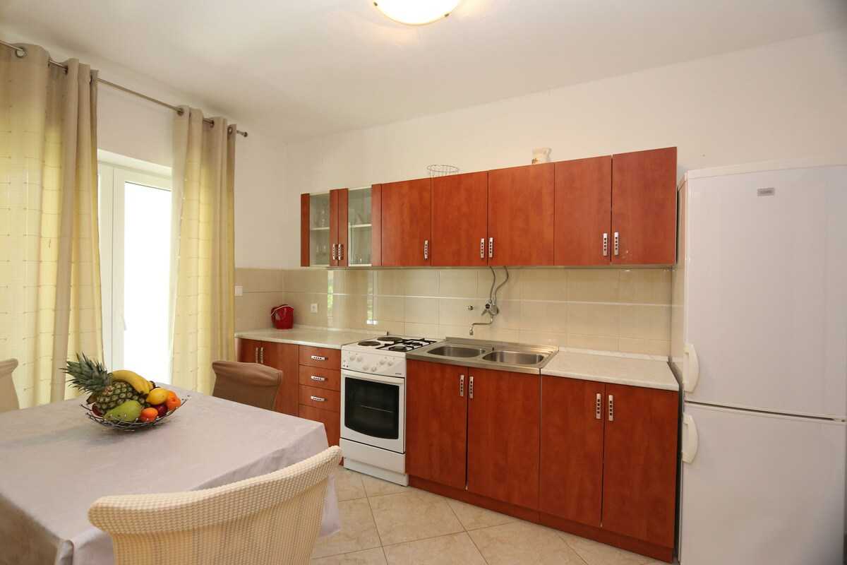 Apartment Brusic Ana (60246-A1)