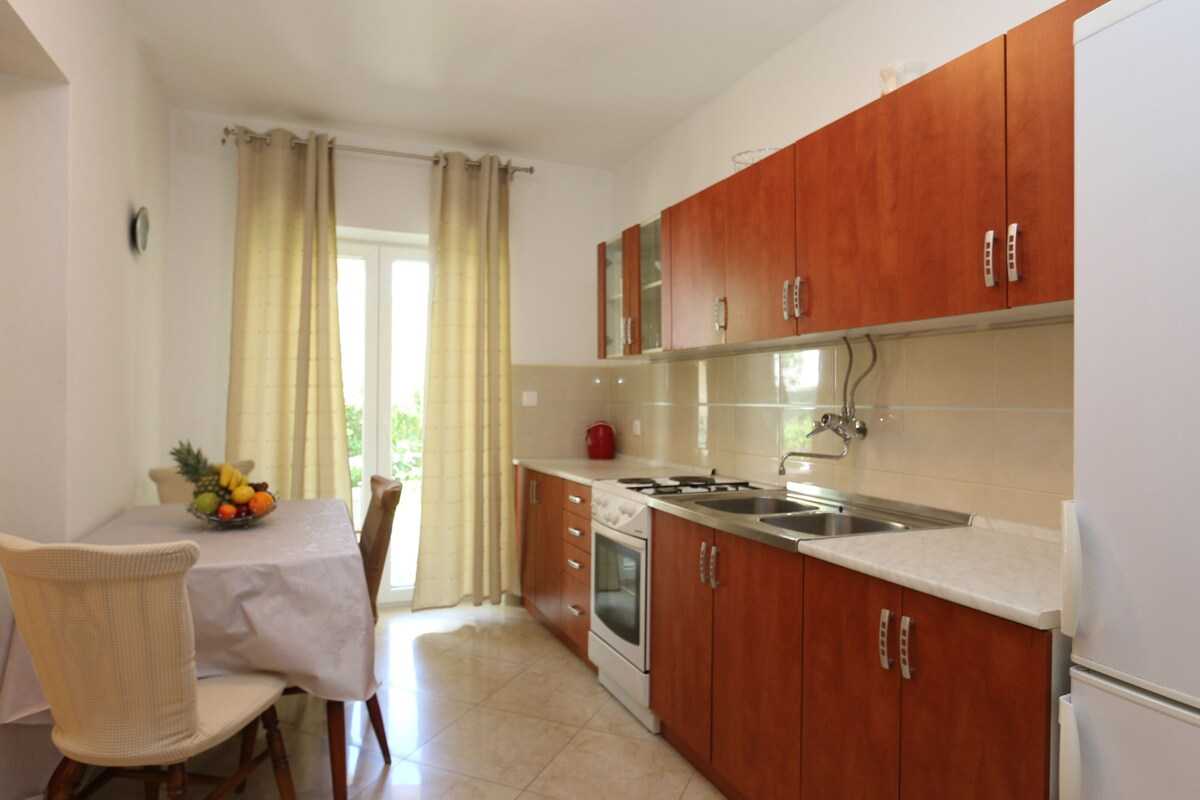 Apartment Brusic Ana (60246-A1)