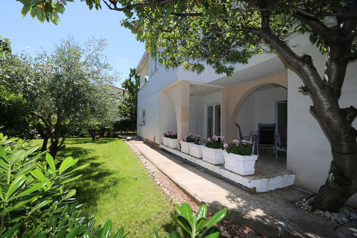 Apartment Brusic Ana (60246-A1)