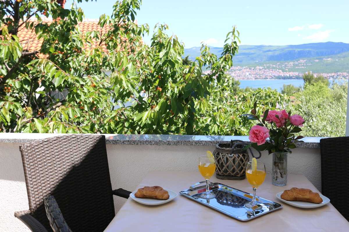 Apartment Brusic Ana (60246-A2)