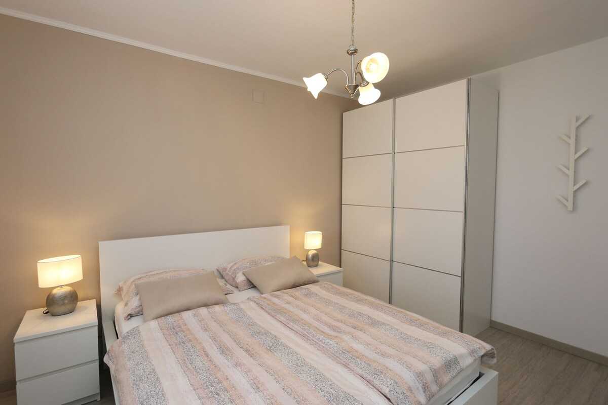 Apartment Brusic Ana (60246-A2)