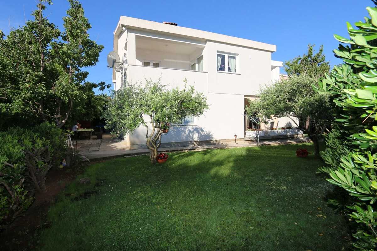 Apartment Brusic Ana (60246-A2)