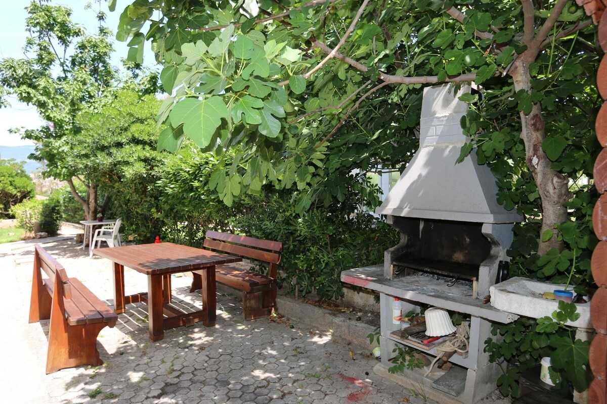 Apartment Brusic Ana (60246-A2)