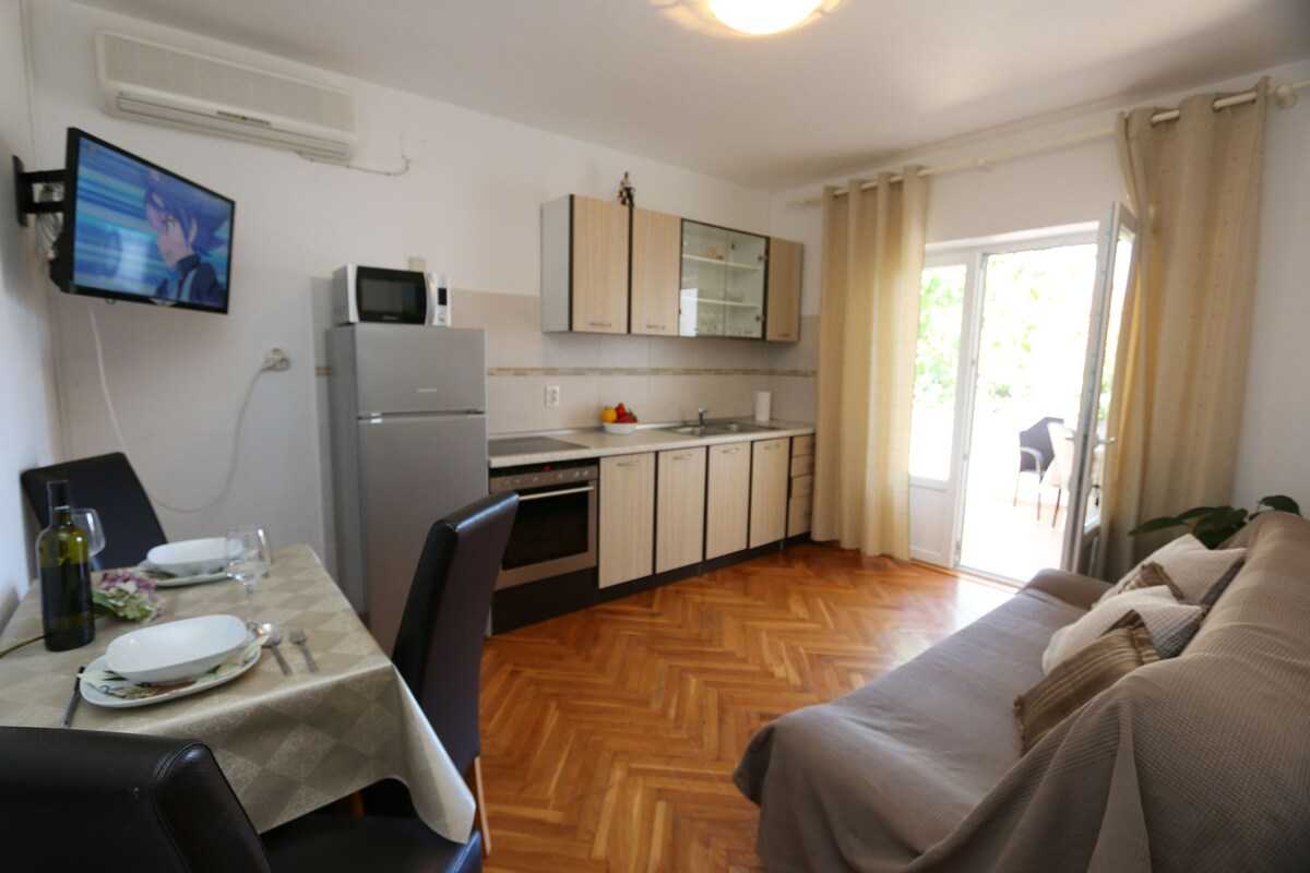 Apartment Brusic Ana (60246-A2)