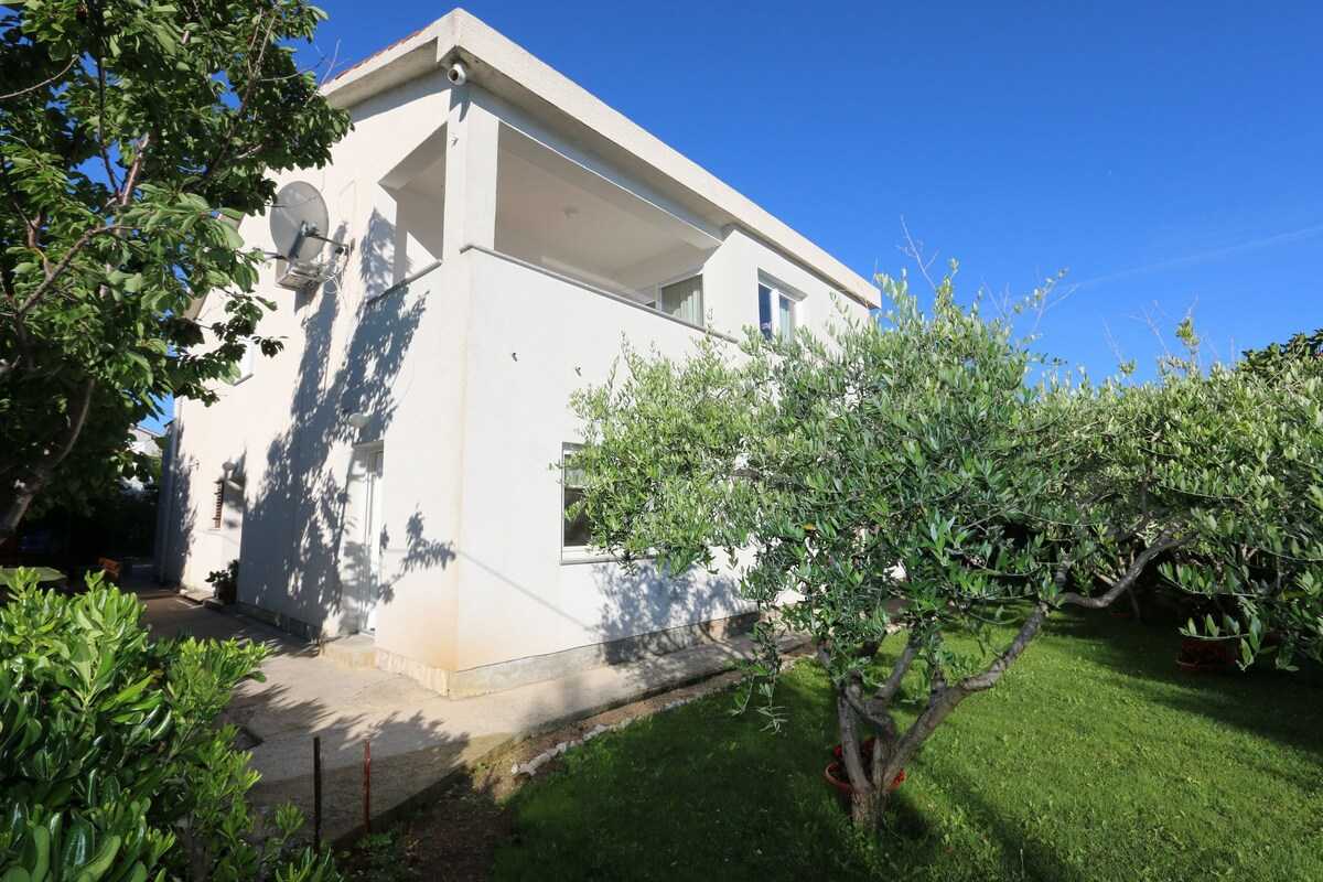 Apartment Brusic Ana (60246-A2)
